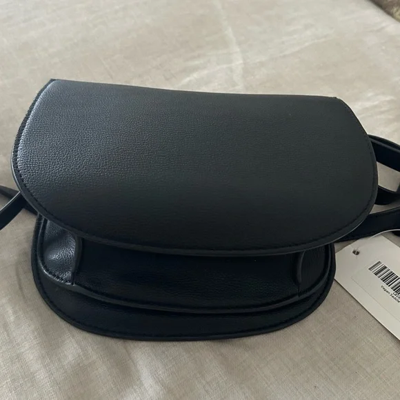 Quince Classic Black Crossbody Bag - Picture 3 of 5